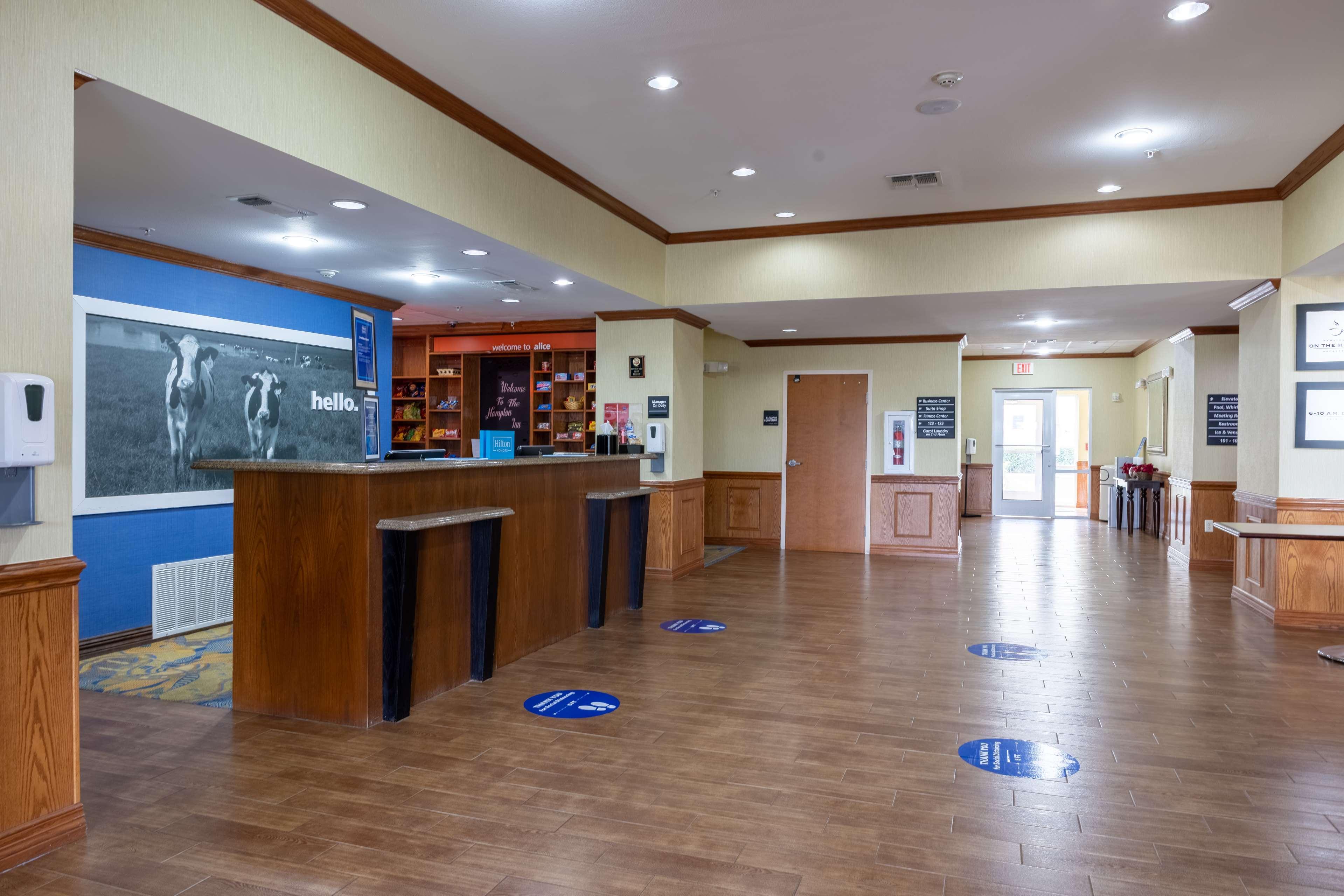 Hampton Inn Alice Exterior photo