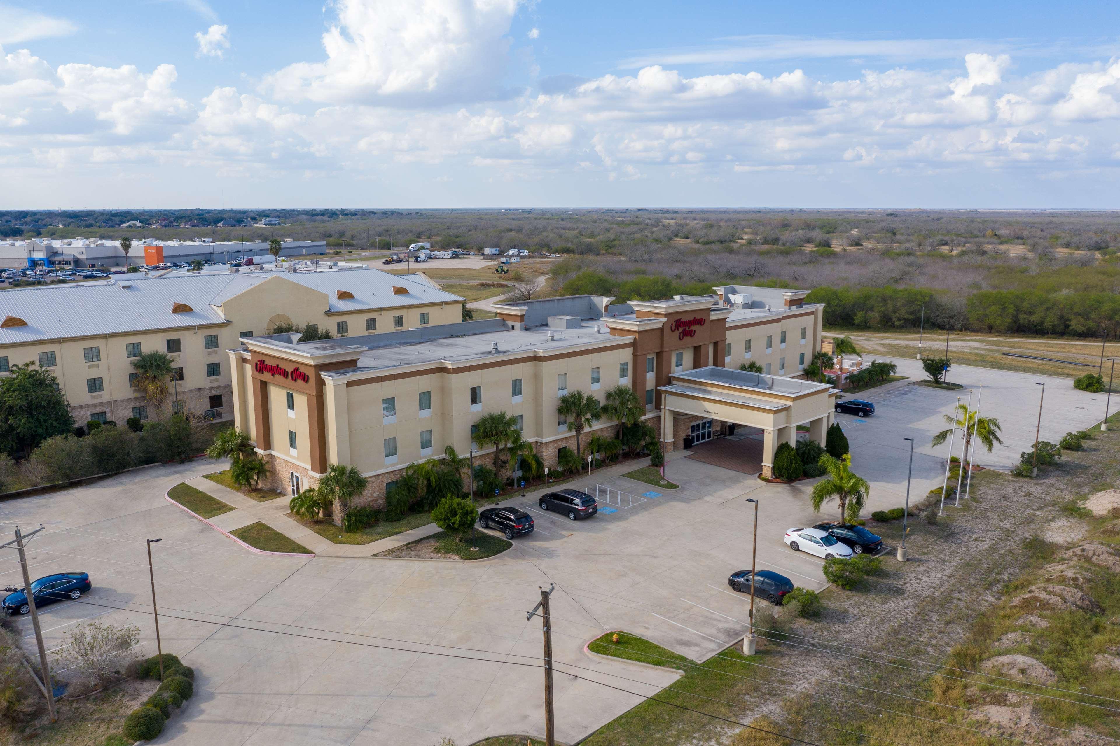 Hampton Inn Alice Exterior photo